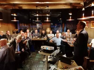 Matthias Deißl (Bayerischer Sparkassenpräsident) hält Vortrag zum Wirtschaftsstandort Deutschland