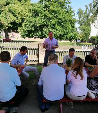 Bernd Obst (1. Bürgermeister Cadolzburg) informiert über die Entwicklung und Förderung im Bereich Tourismus